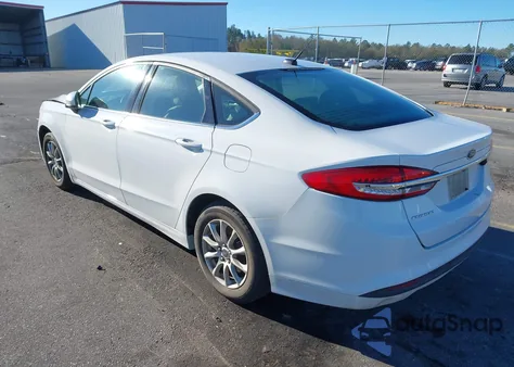 2017 Ford Fusion S z USA, uszkodzony, nr VIN 3FA6P0G79HR158122